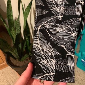 LuLaRoe Pants - LulaRoe super soft leafy leggings! LuLaRoe Pants - LulaRoe super soft leafy leggings!